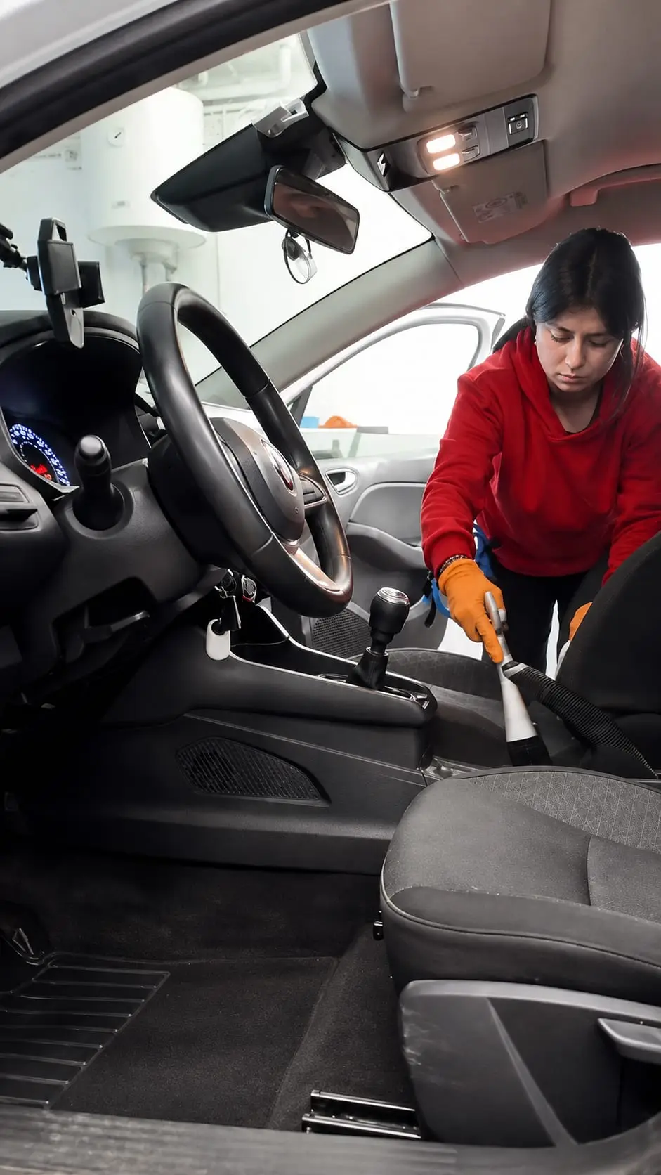 Técnica de Dynamic Wash aspirando el asiento del conductor