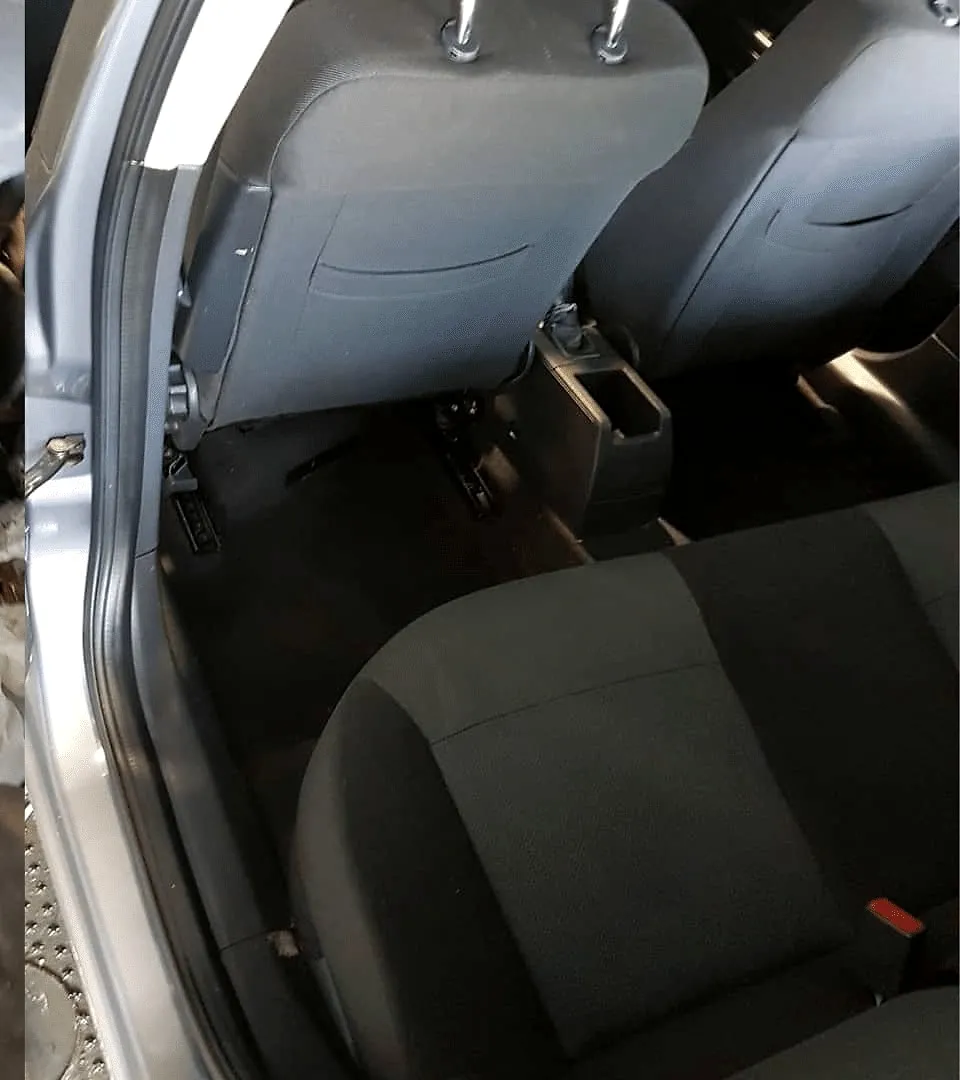 Interior del coche limpio y aspirado tras el servicio de Dynamic Wash